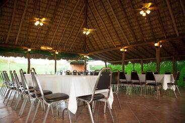 هتل Paradise Inn