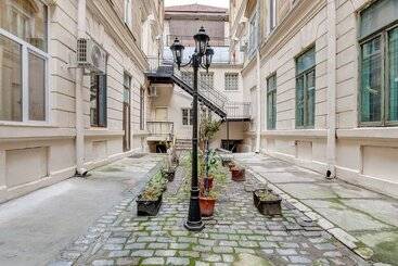 هتل Upstairs Boutique