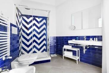 تختخواب و صبحانه Sirocco Suites