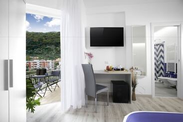 تختخواب و صبحانه Sirocco Suites
