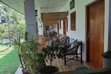 تختخواب و صبحانه Villa 67
