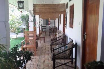 تختخواب و صبحانه Villa 67