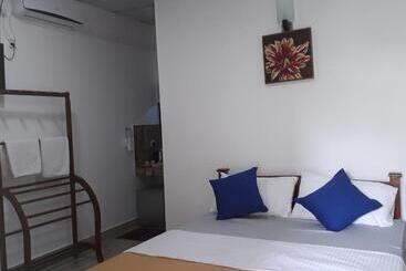 تختخواب و صبحانه Villa 67