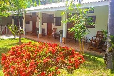 تختخواب و صبحانه Villa 67