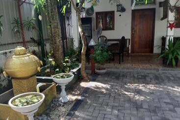 تختخواب و صبحانه Villa 67
