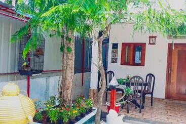 تختخواب و صبحانه Villa 67