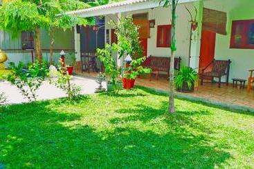 تختخواب و صبحانه Villa 67