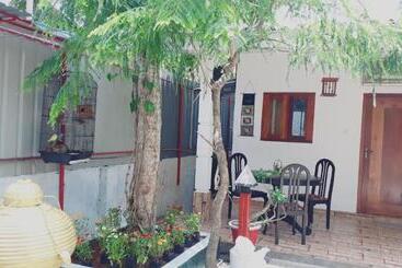 تختخواب و صبحانه Villa 67