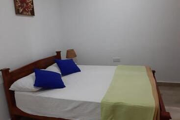 تختخواب و صبحانه Villa 67
