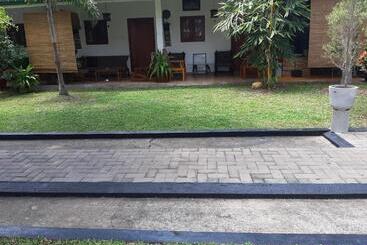 تختخواب و صبحانه Villa 67