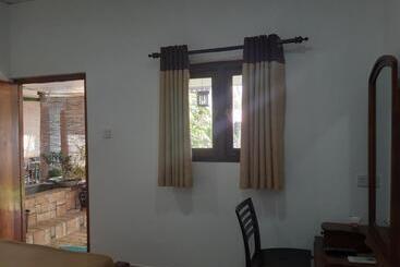تختخواب و صبحانه Villa 67