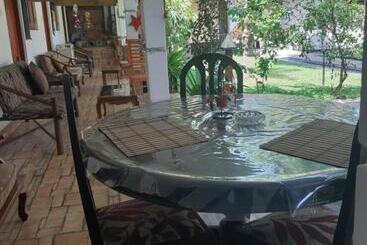تختخواب و صبحانه Villa 67