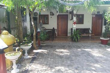 تختخواب و صبحانه Villa 67