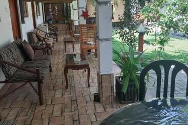 تختخواب و صبحانه Villa 67