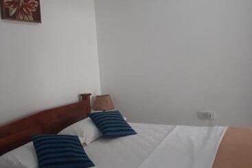 تختخواب و صبحانه Villa 67