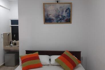 تختخواب و صبحانه Villa 67