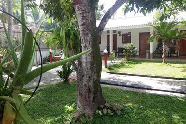 تختخواب و صبحانه Villa 67
