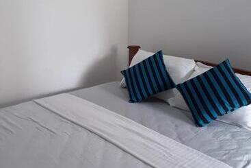تختخواب و صبحانه Villa 67