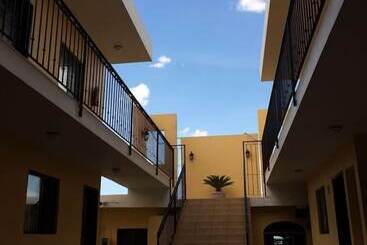 هتل Flores Hills