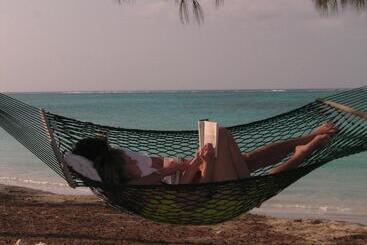 هتل Hollywood Beach Suites Turks And Caicos