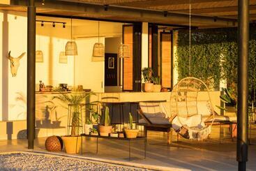 هتل Mint Santa Teresa   Adults Only