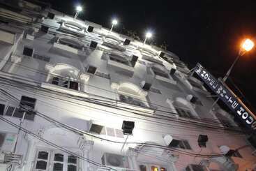 Отель White House