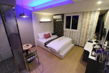 Line Motel