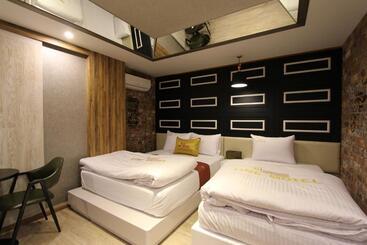Line Motel