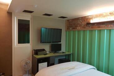 Line Motel
