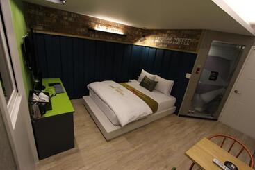 Line Motel
