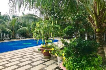 Oceanward Hotel & Resort