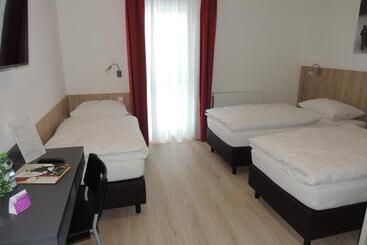 민박 Avia Motel Bisamberg