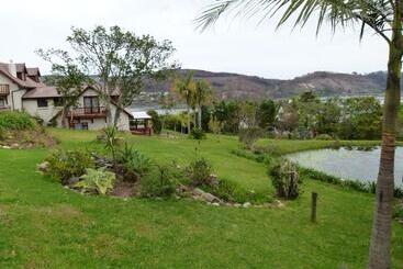 تختخواب و صبحانه Fish Eagle Lodge
