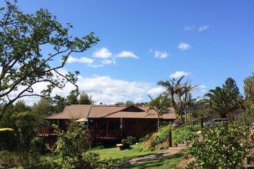 تختخواب و صبحانه Fish Eagle Lodge