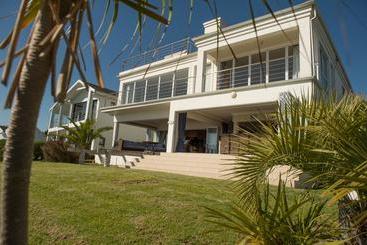 Musselcracker Vacation Home - Saint Helena Bay