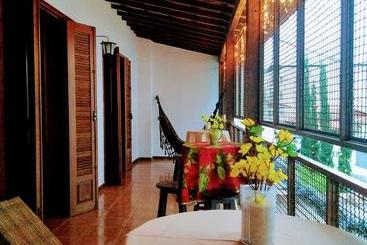 Flor De Lis Hostel
