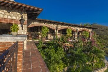 هتل Hacienda San Vicente