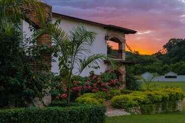 هتل Hacienda San Vicente