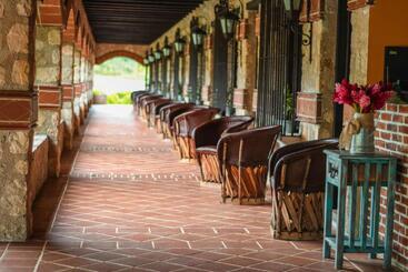 هتل Hacienda San Vicente