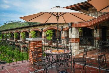 هتل Hacienda San Vicente