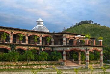 هتل Hacienda San Vicente