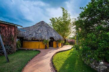 هتل Hacienda San Vicente