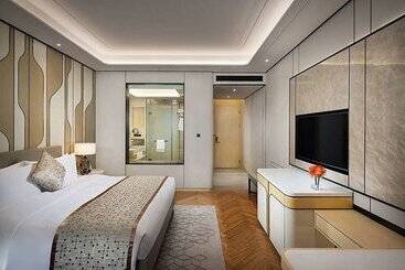 هتل Howard Johnson Yacht Club
