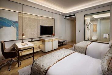 هتل Howard Johnson Yacht Club