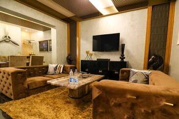 هتل Pramod House Of Classics