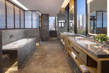 هتل Leshan Ramada
