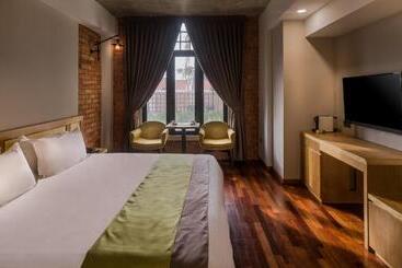 Treasures Hotel And Suites