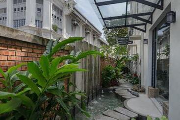 Treasures Hotel And Suites