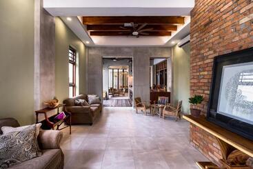 Treasures Hotel And Suites