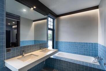 Treasures Hotel And Suites